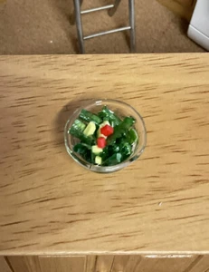 1/12th Dolls House Miniature Plastic Glass Salad Bowl Lettuce Cucumber NEW - Picture 1 of 3