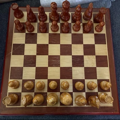 Винтажный набор деревянных шахматных шашек Brookstone с деревянными деталями - Изображение 1 из 4