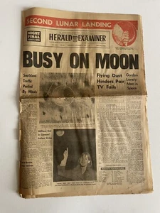 PERIÓDICO VINTAGE The Herald Examiner.  Busy on Moon - Imagen 1 de 3