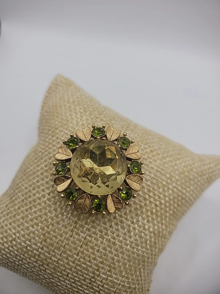 Vintage Avon Brooch Pin Pendant Gold Tone Green Crystals Jewelry Costume - Image 1 of 4