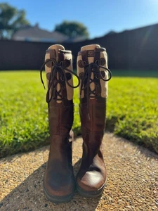 Stivali alti UGG impermeabili in pelle e lana da donna taglia 8,5 (S/N 1005578) - Foto 1 di 24