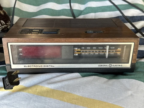 Vtg GE Wood Grain Radio 7-4640A Walnut Grain Electronic #5A Cover