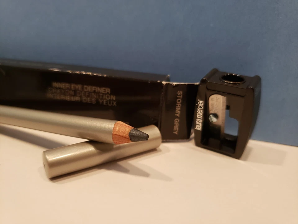 Laura Mercier ~ Definor de ojos interno con afilador ~ Gris tormentoso ~ 0,04 oz ~ Nuevo en caja Foto 1 de 1