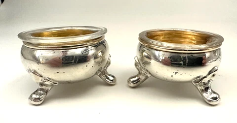 VINTAGE SET OF 2 STERLING SILVER FOOTED SALT CELLARS WITH INSERTS 31 GRAM Cover
