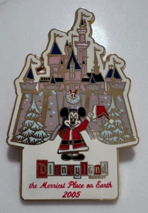 Disney DLR Christmas Merriest Place 2005 Mickey Mouse Castle Pin LE 2500 - Picture 1 of 2