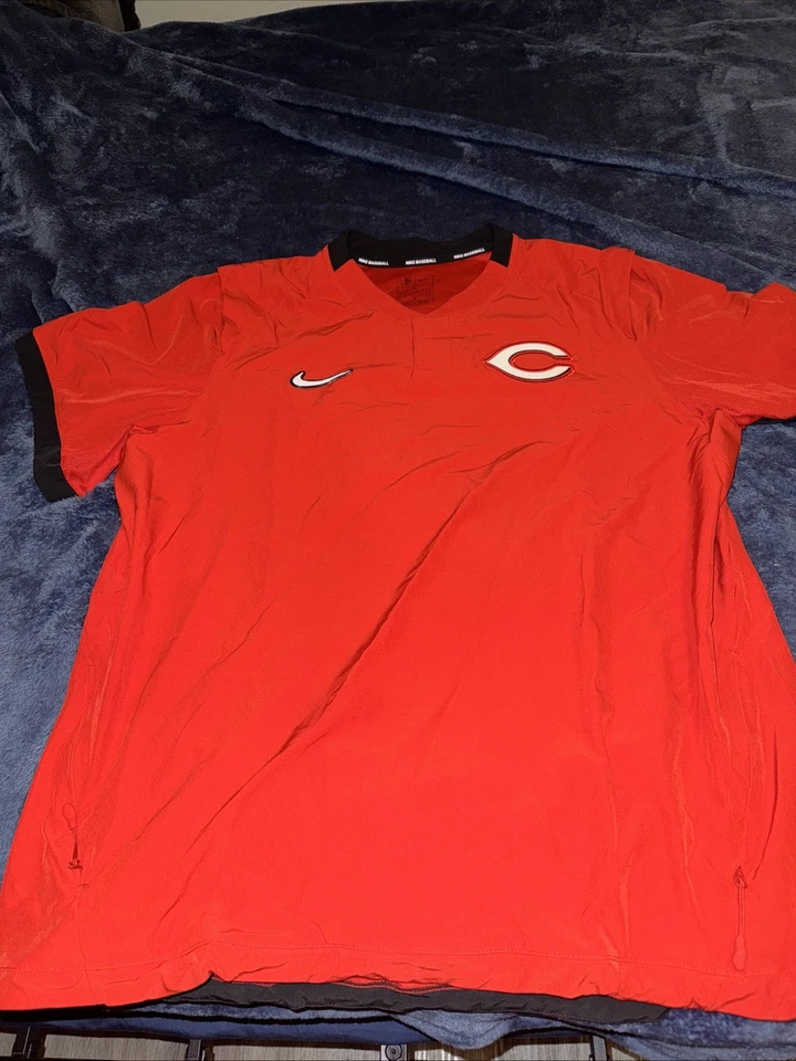 Cincinnati Reds Nike Half Sleeve Jacket - Image 1 of 1