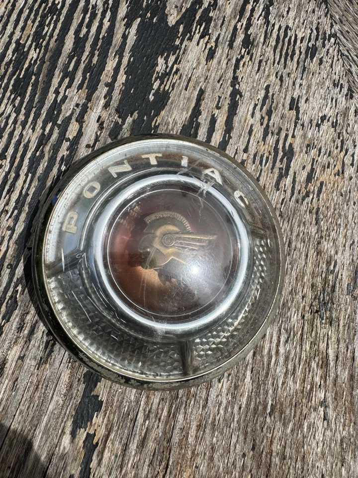 Pontiac Chieftain Deluxe 1953 volante bocina botón cubierta central Foto 1 de 3