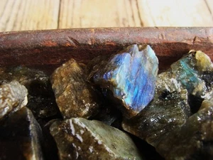 Lote 2000 quilates de labradorita natural áspera sin buscar + piedra preciosa facetada gratuita - Imagen 1 de 6