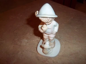 Cono gelato in ceramica giovane ragazzo che mangia con il suo cagnolino - statuina - Foto 1 di 9