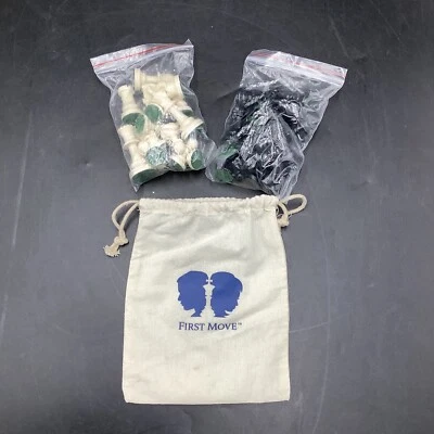 "Piezas de ajedrez de repuesto de plástico First Move Tournament de 2,5"" King con bolsa de transporte" Foto 1 de 3