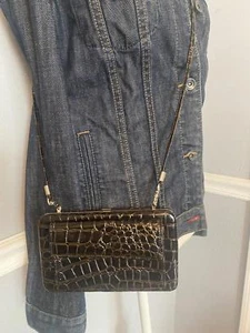 Stylish Brown Croc-Embossed Crossbody Bag - Picture 1 of 9