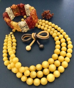 VTG Bakelite egg yoke pin bracelet set Lucite Yellow Bead 3-strand Necklace - Bild 1 von 8