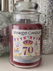 Yankee Candle Queen Elizabeth Platinum Jubilee Limited Edition in Black Cherry - Bild 1 von 5