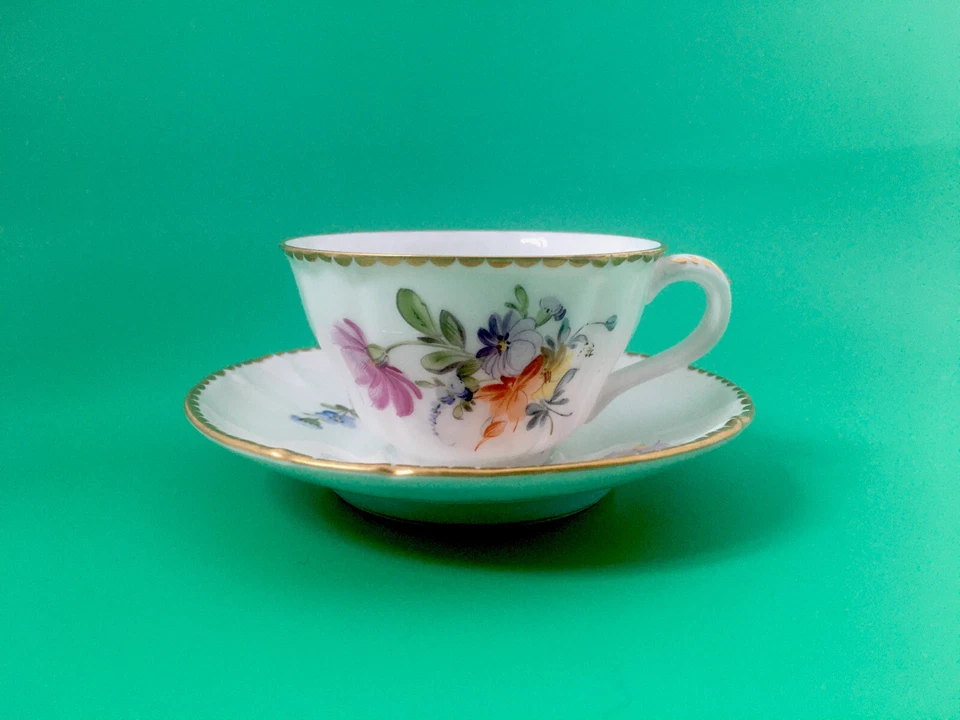 Taza de té/platillo Dresden Flowers Demitasse alemán Nymphenburg festoneado antiguo Foto 1 de 4