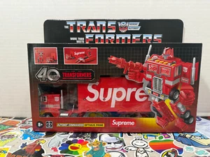 SUPREME®/TRANSFORMERS G1 OPTIMUS PRIME FIGURE - Foto 1 di 4