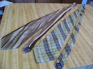 2 corbatas para el cuello Alberto Zerra; patrones a rayas marrones y verdes; 100% seda; 4" de ancho; T9 - Imagen 1 de 12