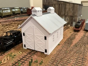 On30 Wooden Engine House Kit - Picture 1 of 8