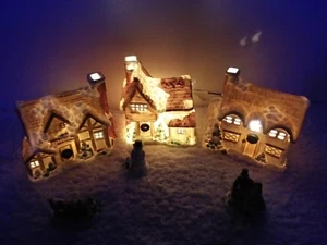 House of Lloyd Christmas Around the World Country Village - Picture 1 of 2