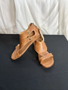 Bed Stu Woman's Camel Open Toe Flat Leather Sandals Size 10 NWT - Picture 1 of 6