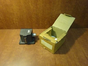 Balluff 147842 BNS 819-D04-D12-100-10-FD-S90R - Picture 1 of 4