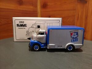 1/34 SCALE FIRST GEAR 1952 GMC G. HEILEMAN BREWING CO. INSULATED DELIVERY VAN
