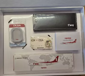 Original korean T'way Air Boeing 737-800 Modell 1:200 Box USB-Stick + Füller+Pin - Bild 1 von 6
