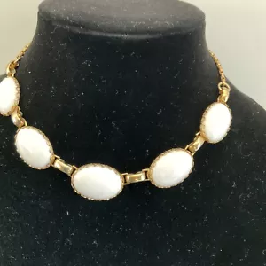 VINTAGE GOLD TONE AND WHITE NECKLACE SPRIN JEWELRY - Picture 1 of 5