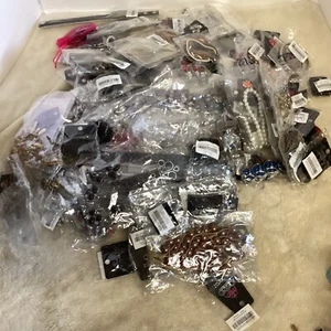 PAPARAZZI JEWELRY 150 Pieces necklaces, rings, bracelets, earrings, all new - Picture 1 of 11