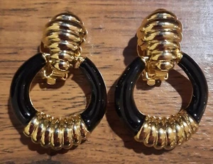 Vintage Goldtone & Black Enamel Door-Knocker Style Clip-On Earrings EX CONDITION - Picture 1 of 8