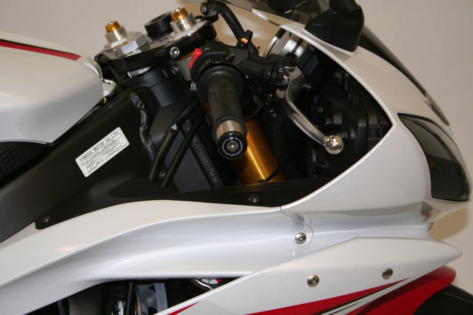 Deslizadores de extremo de barra Yamaha YZF-R6 2006-2016 R&G BE0009BK Foto 1 de 3