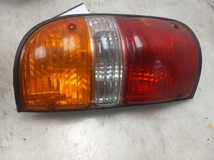 01 02 03 04 TOYOTA TACOMA PASSENGER RIGHT TAIL LIGHT SCUFFS SMALL CRACK - Foto 1 di 12