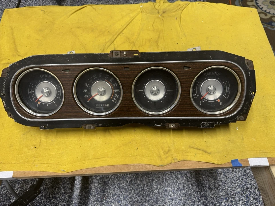 Cuadro de instrumentos Mercury Cougar 1970 70 (no XR7) - Completo (¿puede caber 1969?) Foto 1 de 4