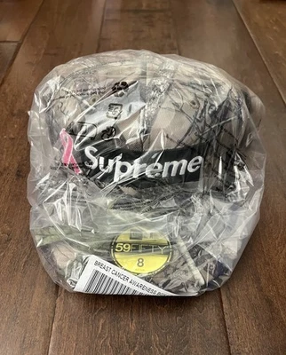Supreme FW25 Cáncer de Mama Logo New Era Gorra Sombrero Camuflado Talla 8 Nuevo Raro EN MANO Foto 1 de 4