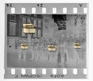 Original Negativ 4x3,5cm - Lübeck in Schleswig-Holstein - Soldaten - Bild 1 von 1