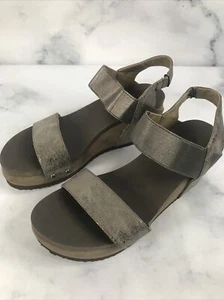 Axxiom Womens Evian Silver 8M Wedge Strappy Sandal Slip On Elastic Band Shoes - Picture 1 of 10