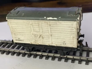 HO/OO - Hornby Dublo - "Esso" 6T Ventilated Van W59850 Model Freight Train C-5 - Picture 1 of 4