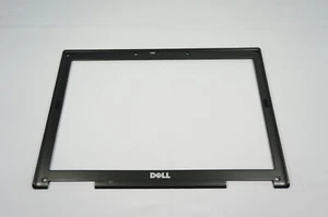 HD269 - Dell D620 LCD Bezel - Picture 1 of 2