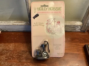 1970er Durham Holly Hobbie #15 Wasserpumpeneimer Miniatur Druckguss Metall - Neu - Bild 1 von 6