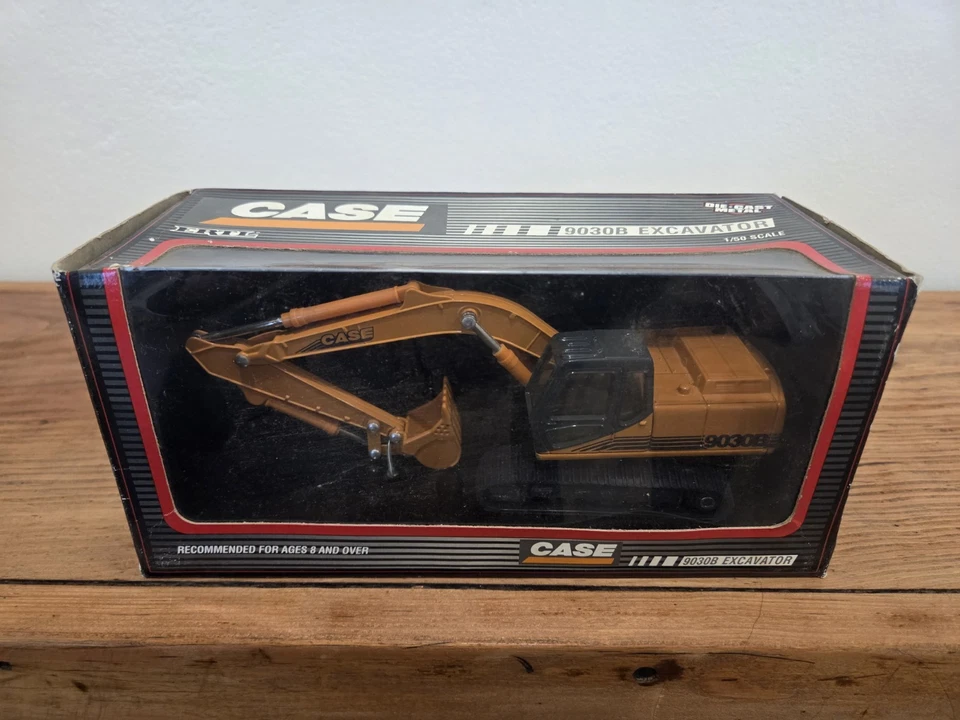 Conjunto de esteira para escavadeira Case 9030B escala ERTL 1/50 - Imagem 1 de 1