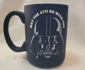 Taza negra Star Wars May the 4th Be With You Darth Vader-Toque suave - Imagen 1 de 7