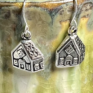 Silver Tone French Hook House Charm Dangle Earrings. School. House. S076 - Bild 1 von 3
