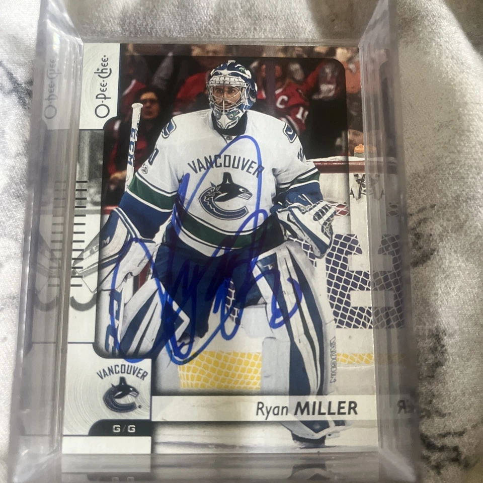 2017-18 17-18 O-Pee-Chee OPC #320 Ryan Miller Vancouver Canucks Autographed - Image 1 of 1