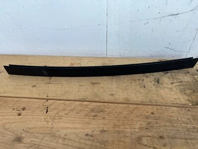 04-10 BMW E60 530i Trasero IZQUIERDO CONDUCTOR Puerta Lateral Ventana Guía Web Cubierta Borde Foto 1 de 4