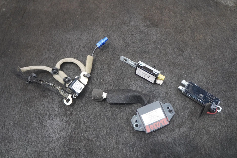 Juego 4 Módulo Amplificador Antena Radio 11M0454CP 11M0506CP OEM McLaren 570S 2019 Foto 1 de 4