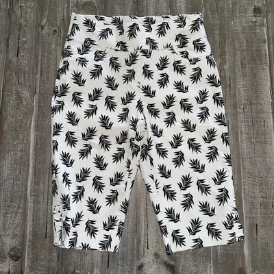 Hearts Of Palm Womens Capri Pants Size 8 White Black Palm Print Stretch Tropical - Image 1 of 4