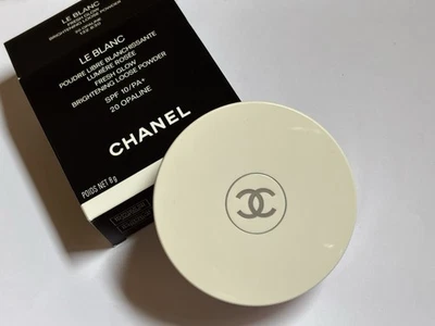 CHANEL Le blanc Fresh Glow Brightening Loose Powder #20 Opaline SPF 10/PA + - image 1 of 4