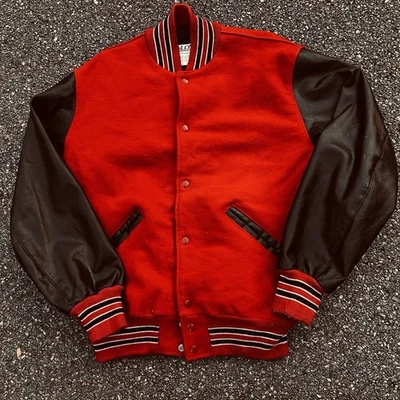 Chaqueta Letterman Vintage Roja Lana Negro Cuero Mangas Hecha en EE. UU. DeLong Talla L Foto 1 de 4
