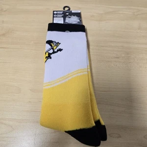 Pittsburgh Penguins NHL Adult Large Moisture Wicking Crew Socks - Picture 1 of 3