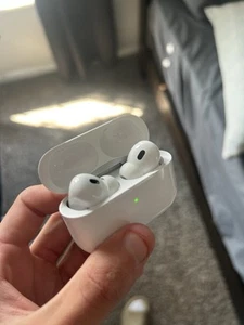 Apple AirPod Pro 2nd Gen USB-C Case with MagSafe Charging A2968 - Photo 1 sur 7