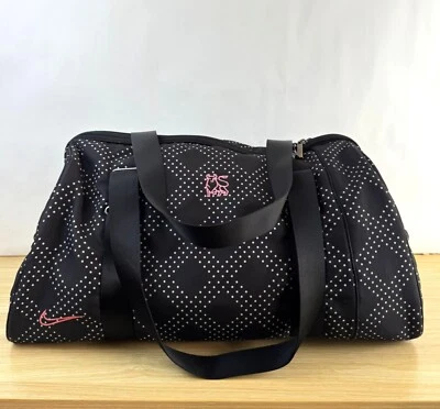 Bolsa de viagem Nike preta bolinhas academia com logotipo da Premier League e alças duplas - Imagem 1 de 4